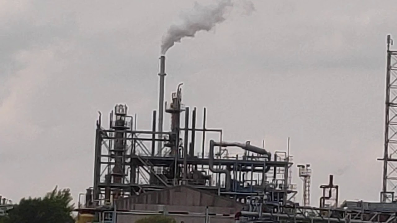 Journey to Marsh Lock via The River Weaver and The Weaver Navigation with the company of refineries!