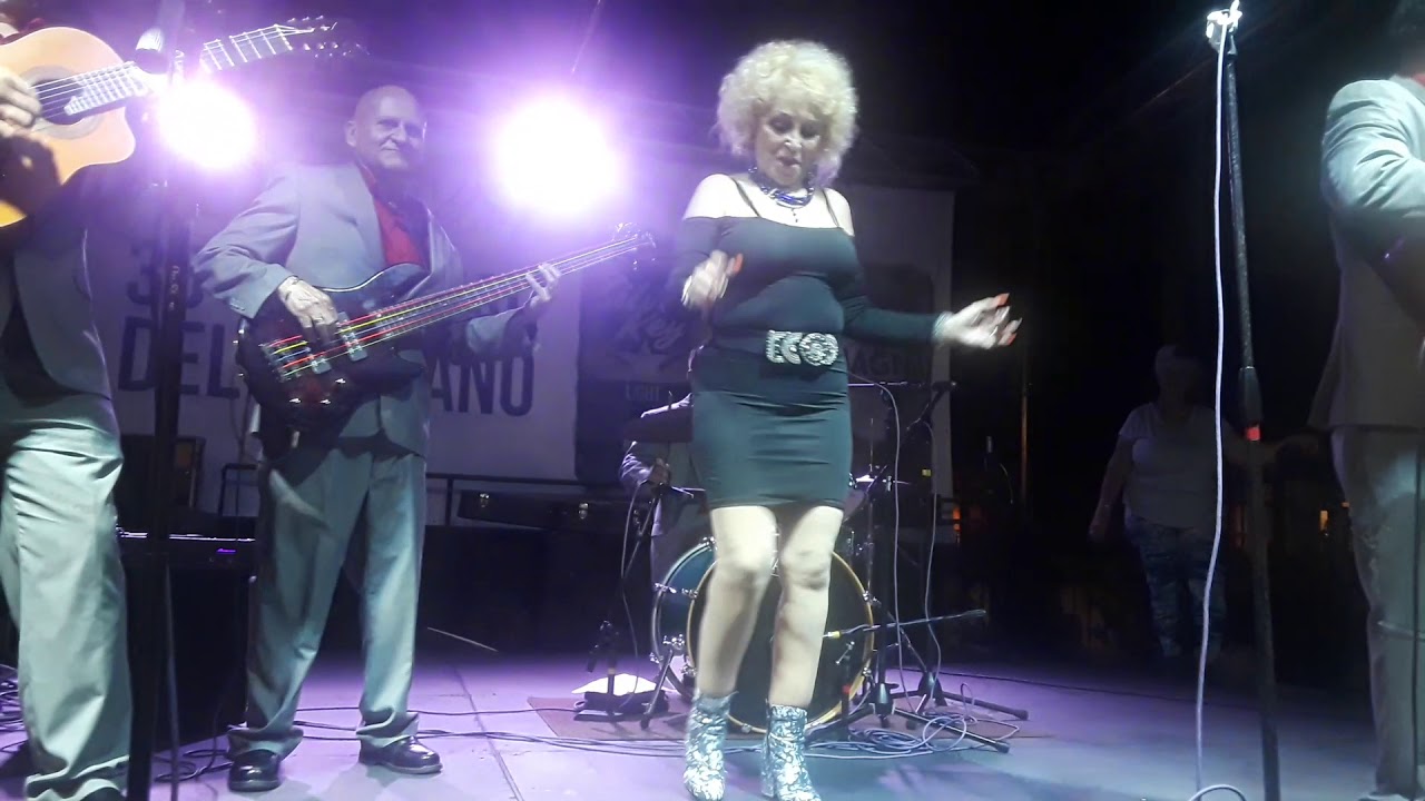 Lily y su gran trío-Jugaremos en la arena