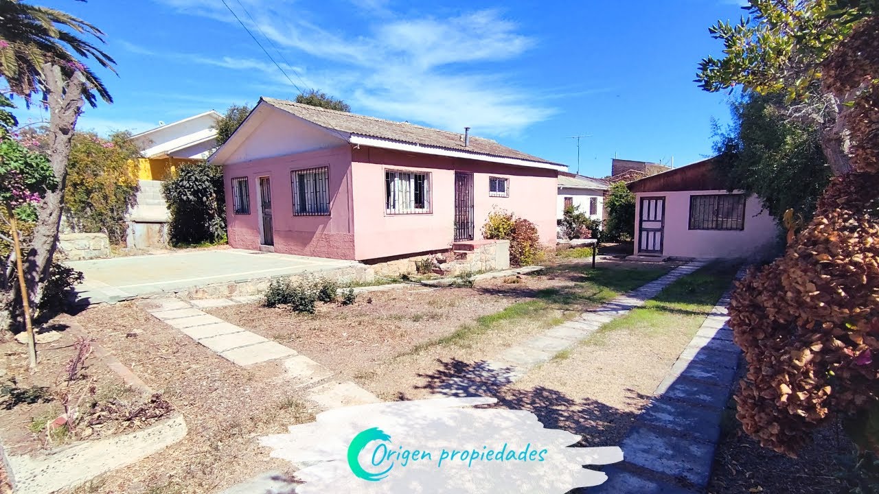 📍EN VENTA📍Propiedad con 3 casas en el centro turístico y comercial de El Quisco