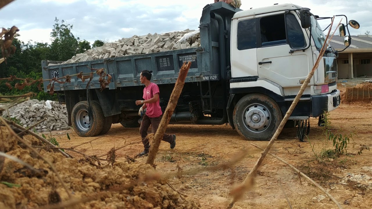Nissan tipper 6tyre(cementbricks)#malaysianpilot#missionfor1kSUBSCRIBER