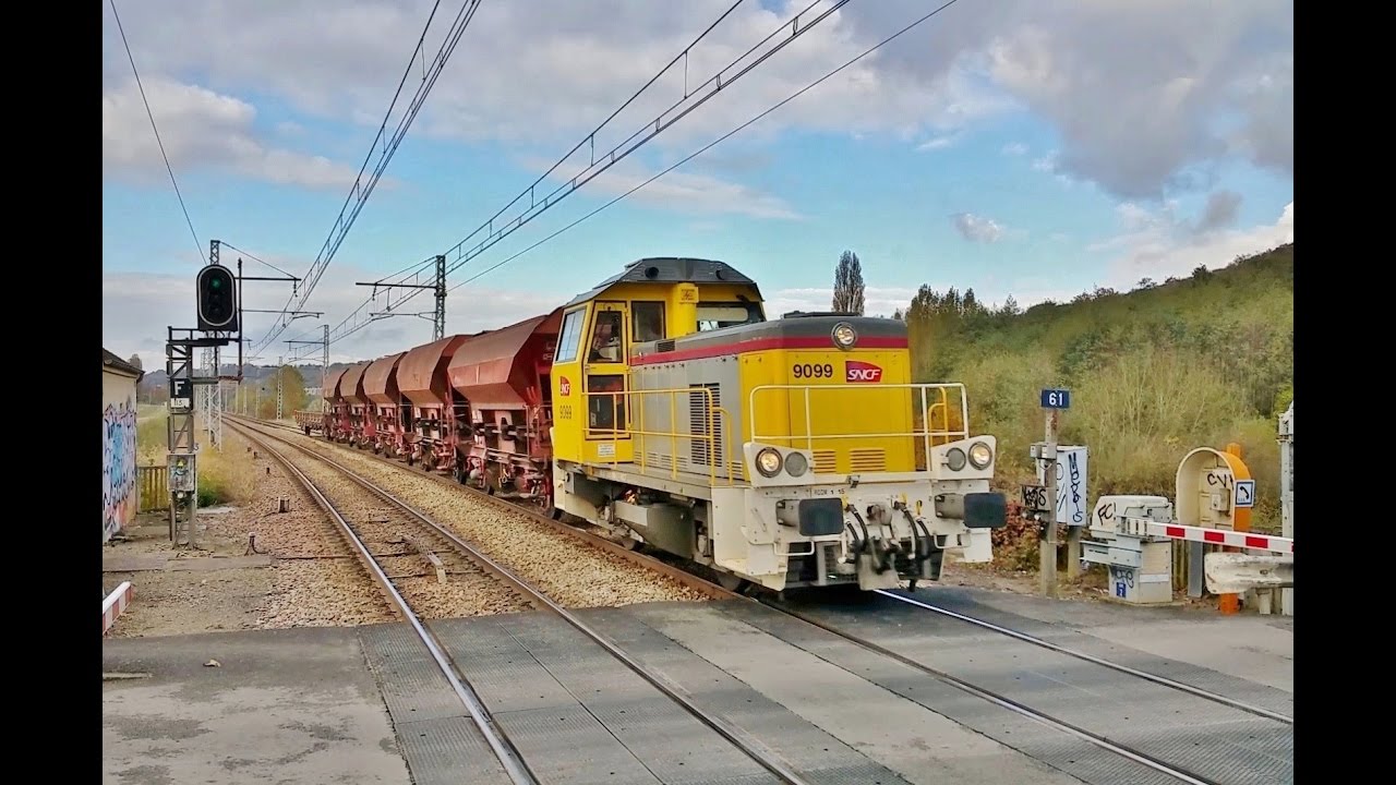 Trains RER INFRA TTX HLP et Fret Passage à Niveau PN 61 et Gare de VAUBOYEN
