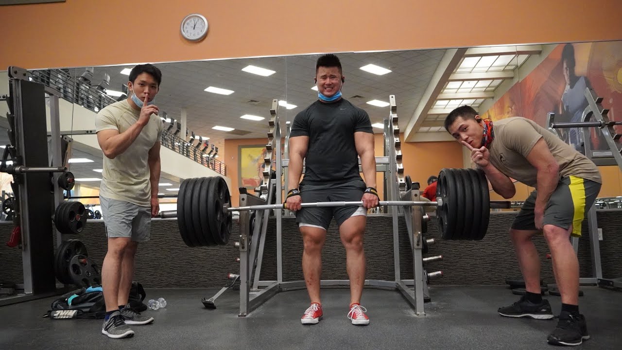 DEADLIFTING AT LA FITNESS ALMOST GOT US KICKED OUT!!