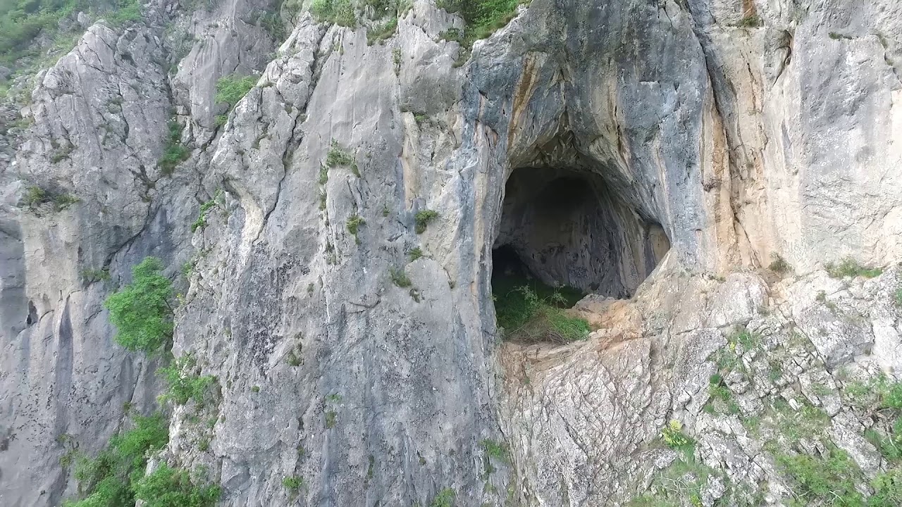 Tajni ulaz u pećinu na brdu Oklanice iznad Doljana