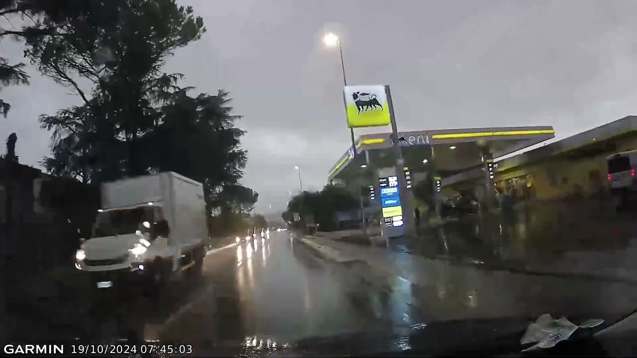italy corridonia pioggia19ottobre2024 in auto