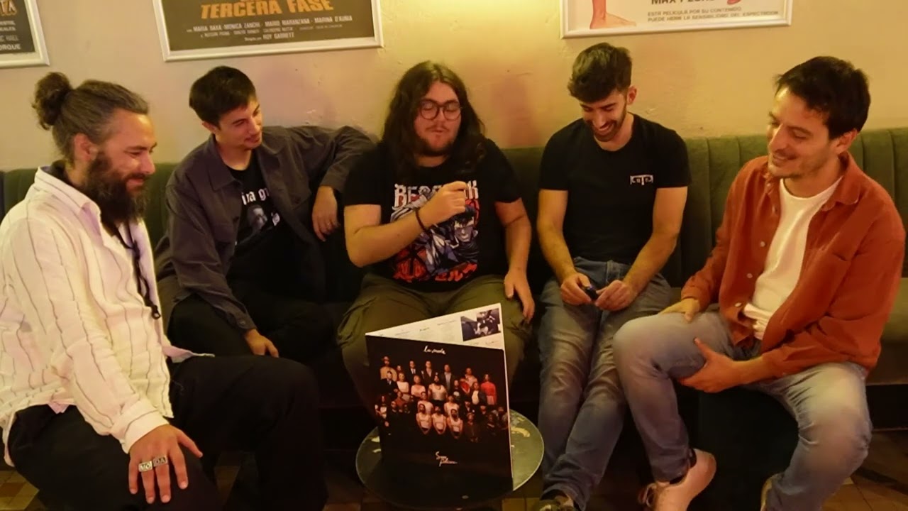 Entrevista a la MODA (la Maravillosa Orquesta Del Alcohol) pero solo son 4 porque cabían más