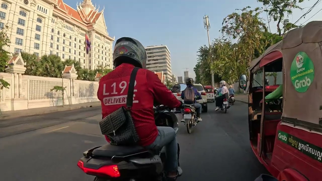 EP 260: Everyday motorcycle ride in Phnom Penh, Cambodia, 4K/60p