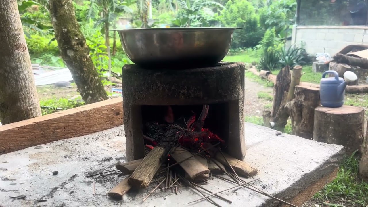 Simple authentic province life in solitude. Filipino style 5star dirty kitchen. @ mad-matt