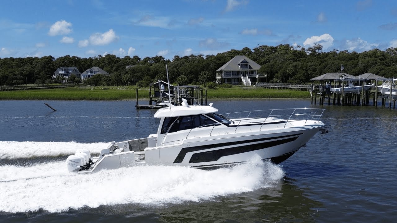 2021 Ocean Alexander 45 Divergence Coupe | MarineMax Wrightsville Beach