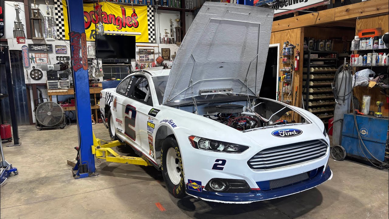 #417 Гоночный автомобиль NASCAR, разрешенный для использования на дорогах общего пользования. Час...