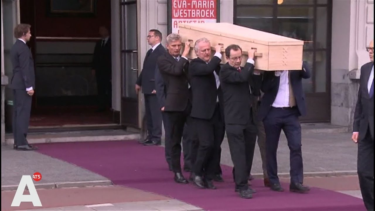 Applaus bij afscheid Van der Laan
