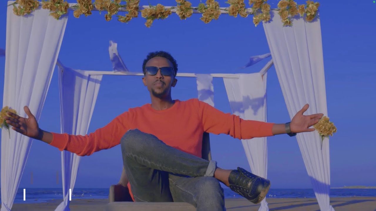 AWALE ADAN - CAJABEEY CAJAIB - ( Official Music Lyrics )