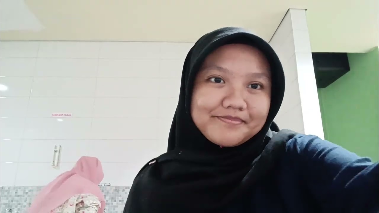 Antara Belanja atau Ibadah? - Rayya Anindya Praditha (27) - 12.G - Bahasa Indonesia Bab 6