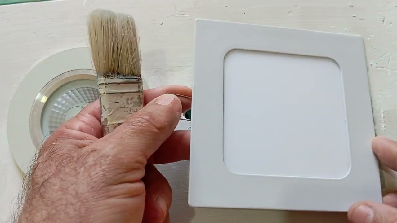Como trocar painel de LED embutido  no teto de gesso sem se machucar com as molas de pressão -