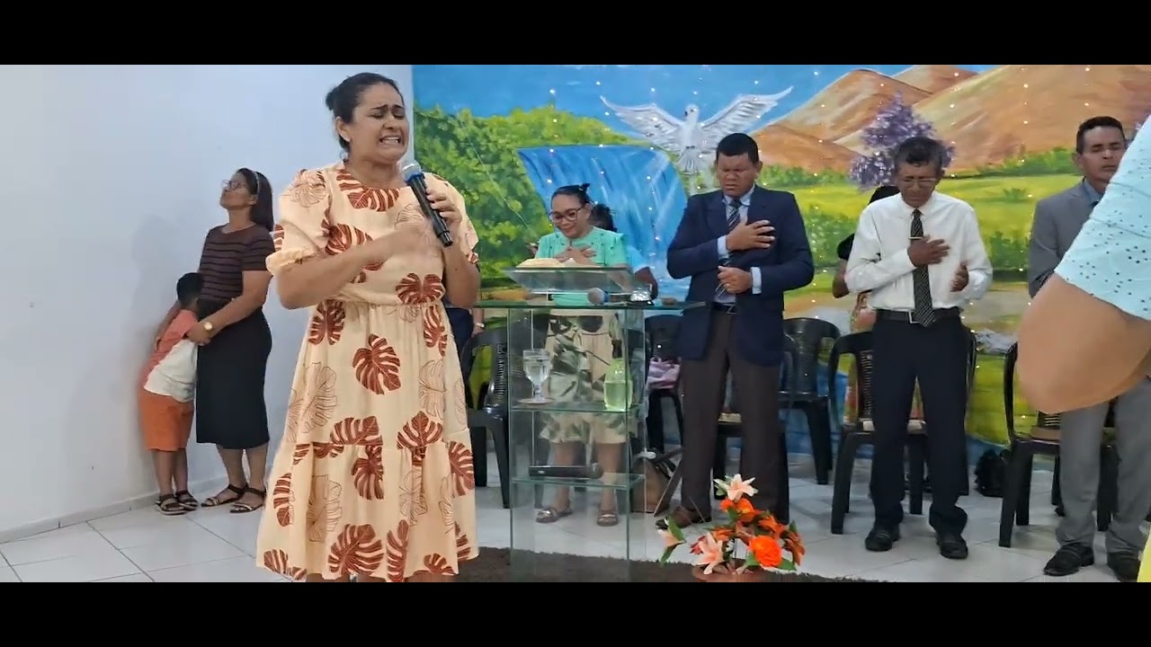 Diáconiza irmã Mari pregando na campanha restaurando o altar do Senhor em 08.02.25