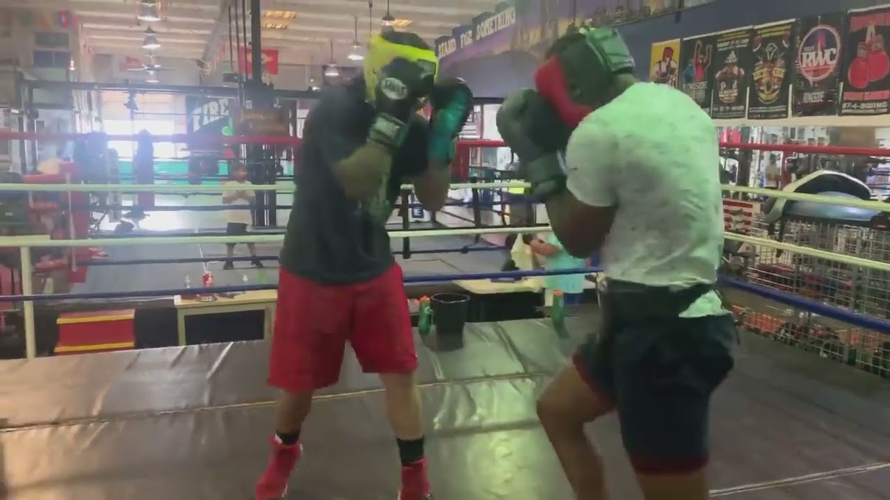 Two dads in their 30s sparring 😂😂
