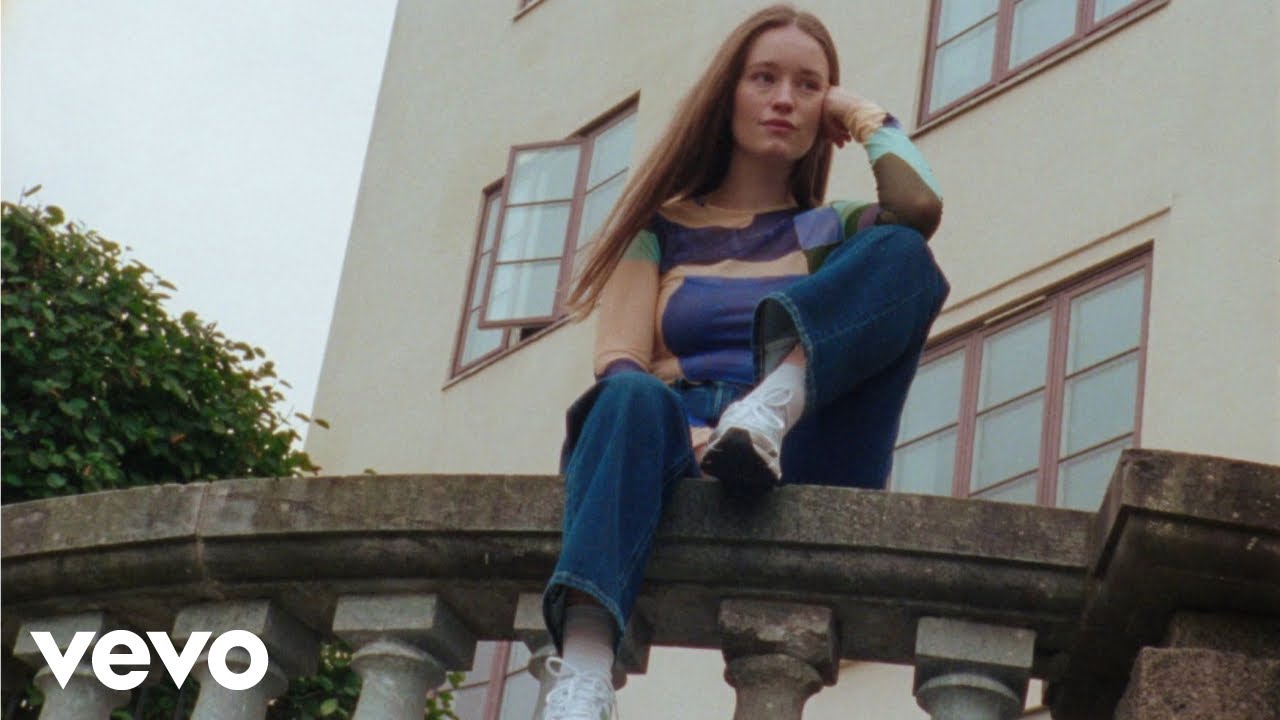 Sigrid - Burning Bridges (Visualiser)