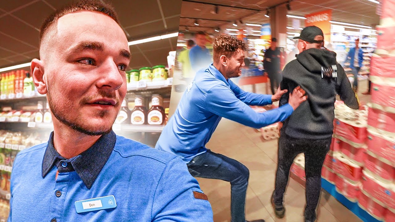 HIJ KAN NIET NORMAAL WERKEN! WE MOETEN HEM ONTSLAAN!