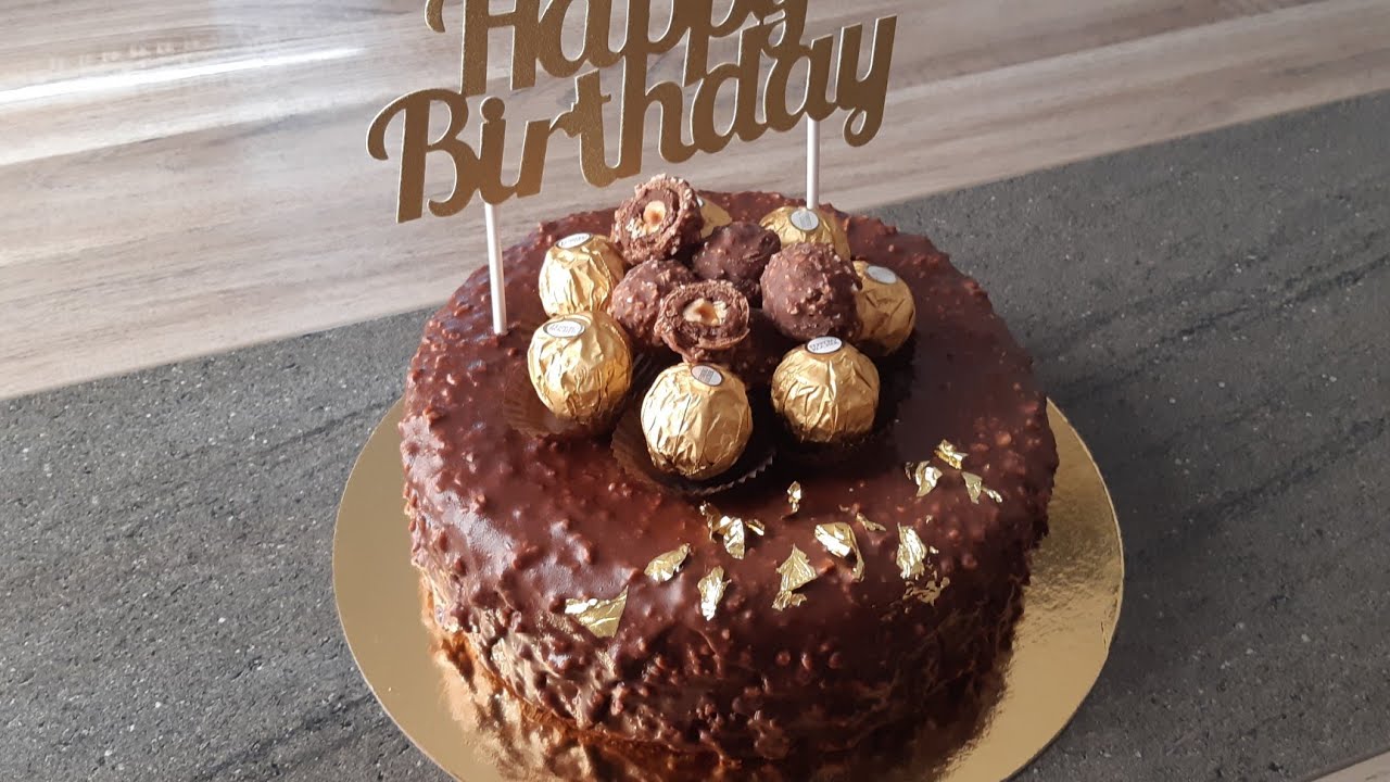 🍫Gâteau chocolat, glaçage rocher, mousse chocolat praliné, insert fruits rouges et biscuit coco🍫