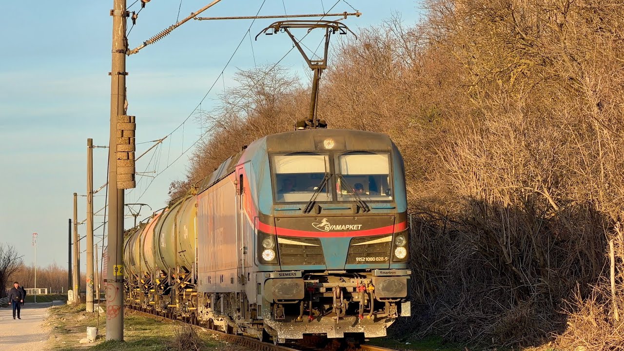 Влак на Булмаркет с 80 028, 86 009 и поздрав по кея на Русе / Bulmarket train with 80 028 and 86 009