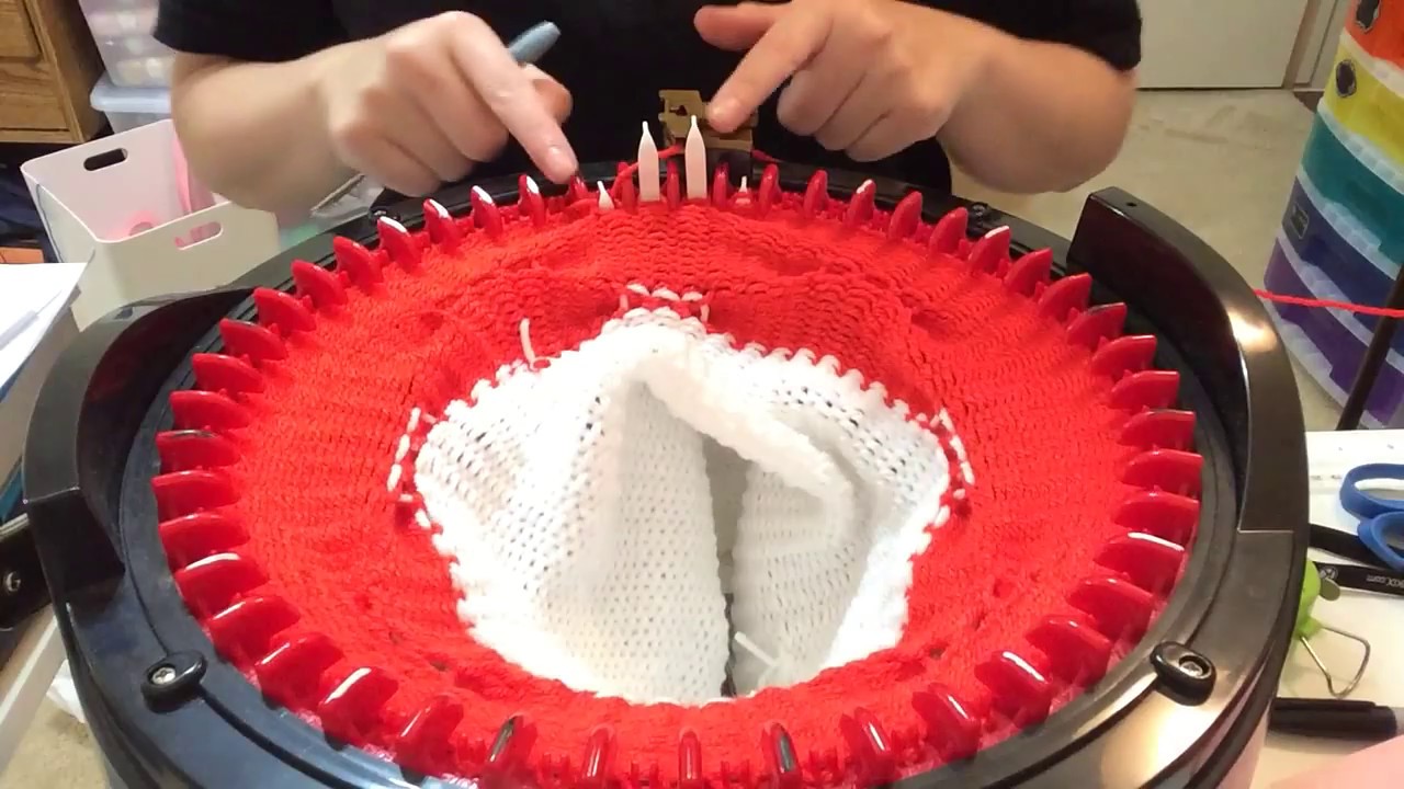 NEW Slouchy/cupcake looking hat on the addi king express knitting machine