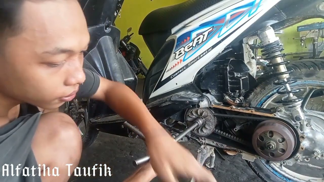 Honda beat gak bisa di engkol kehabisan oli#bengkelmitor#servismotorhonda#servisinjeksi