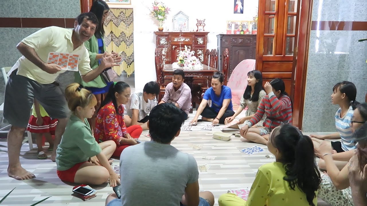 Tết Quê Chơi Lô Tô, Bầu Cua Buổi Tối Là KhÔng Thể Thiếu - Em Gái Quê - Bến Tre