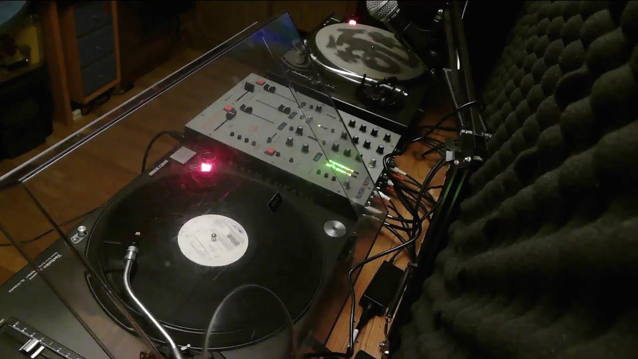 Dj Borrower - Bloques de acero se estrellaron en mi almohada