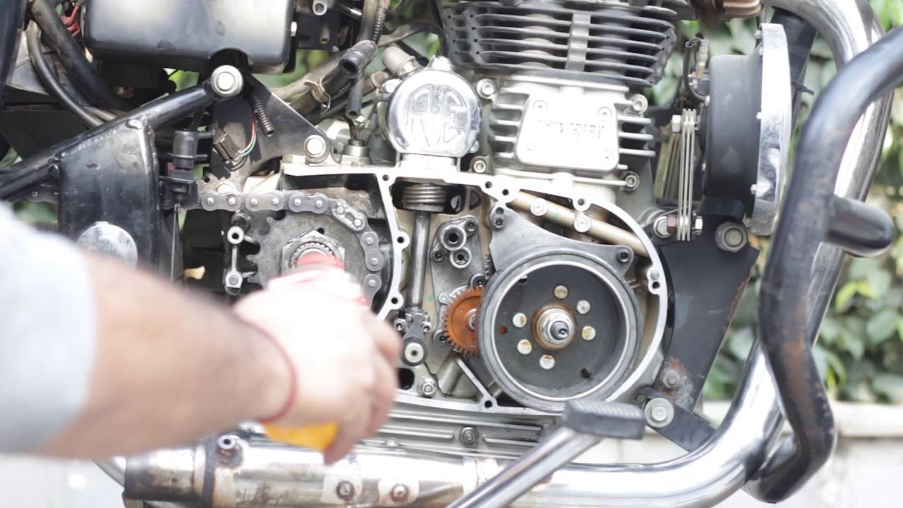 RH Crankcase cover cleaning and sealing