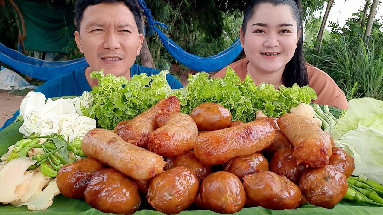 ไส้อั่วไส้กรอกวุ้นเส้นย่างหอมๆ กินแกล้มพริกสดขิงอ่อนแซบเข้ากันคักจ้า 23 กันยายน พ.ศ.2565