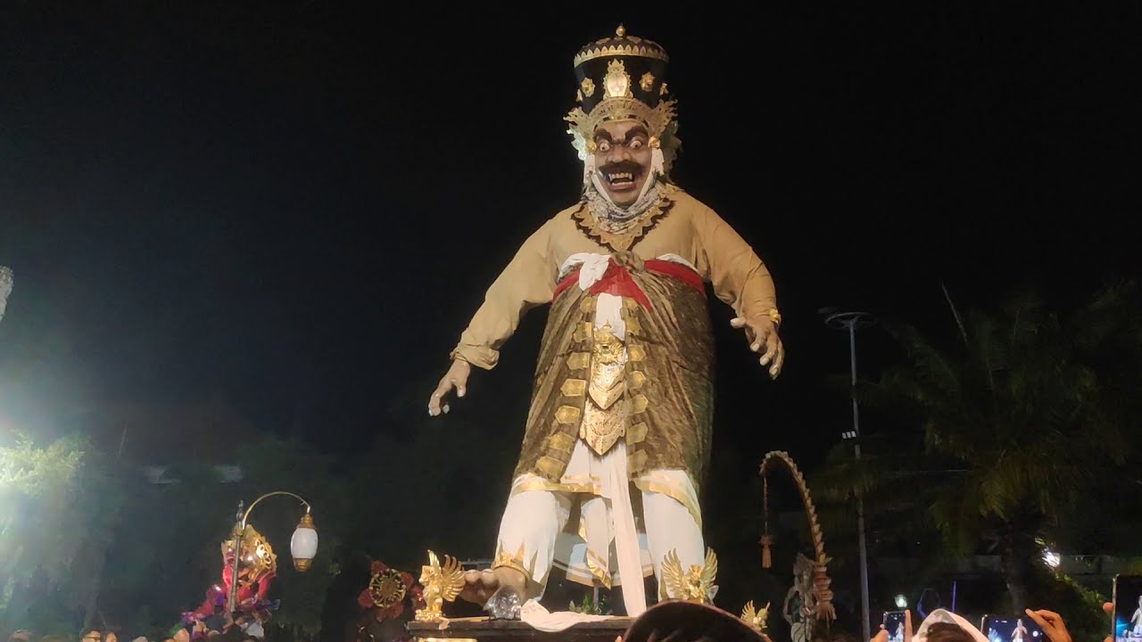 DETIK OGOH OGOH TAINSIAT BERDIRI TINGGI DAN BESAR