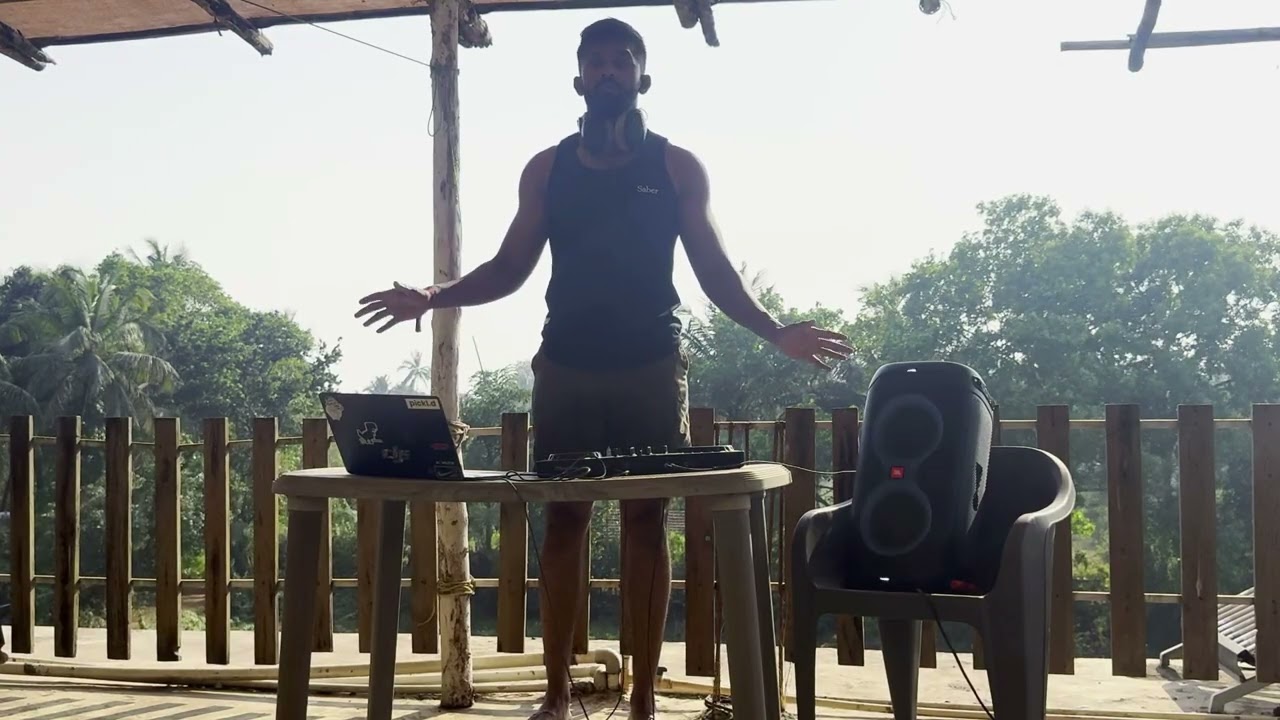 Vinesh's Progressive house mix (04) - Live from Morjim,Goa