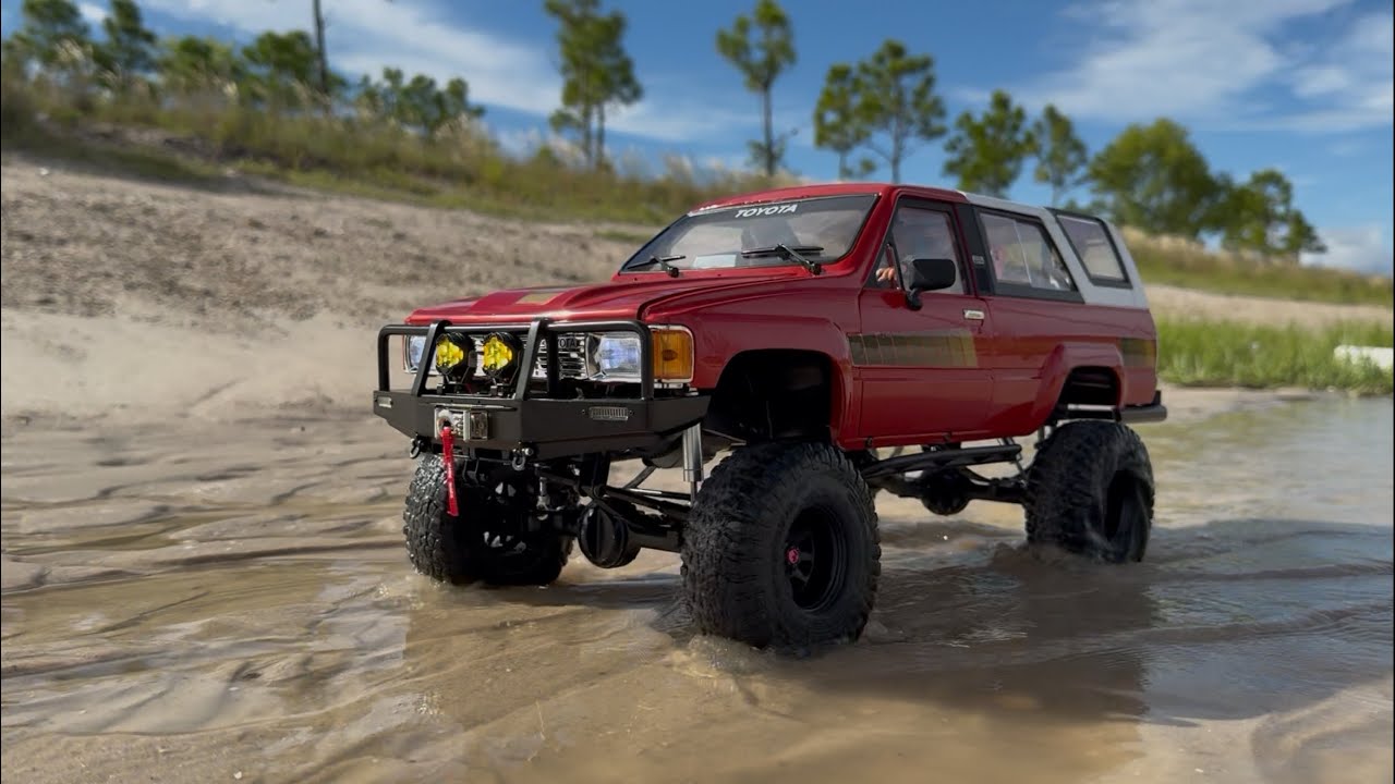 1/10 Scale RC4WD Toyota 4Runner. Water crossings, winch and mud adventure. 