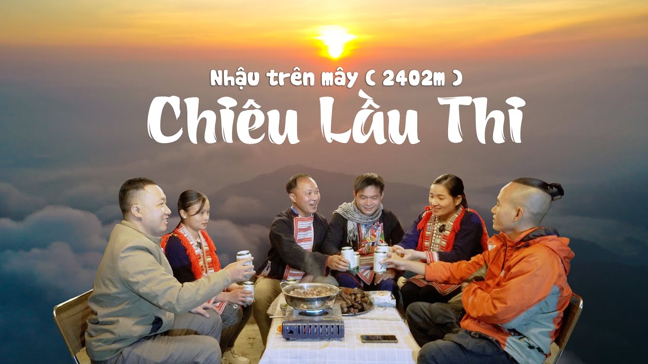Đọ rượu với phụ nữ người Dao đỏ trên đỉnh Chiêu Lầu Thi, Hà Giang