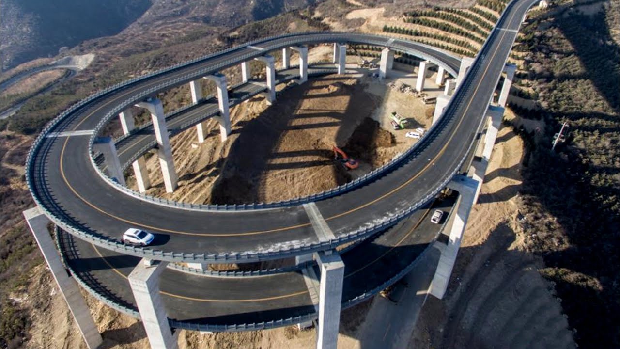 EL PUENTE PANORÁMICO EN ESPIRAL MÁS ALUCINANTE DE LA MONTAÑA DE TIANLONG