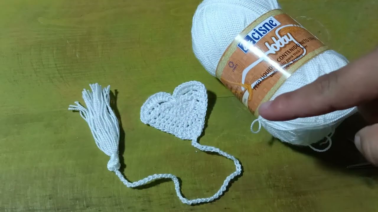 cómo tejer un separador de libro a crochet/ separador de libro en corazón/ recuerdos en corazón
