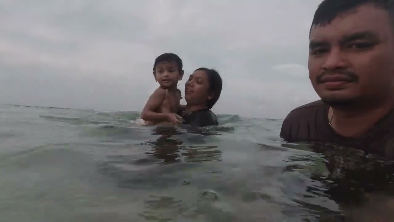 Moment Mandi Pantai Waktu Umur 3 tahun, Base G Jayapura