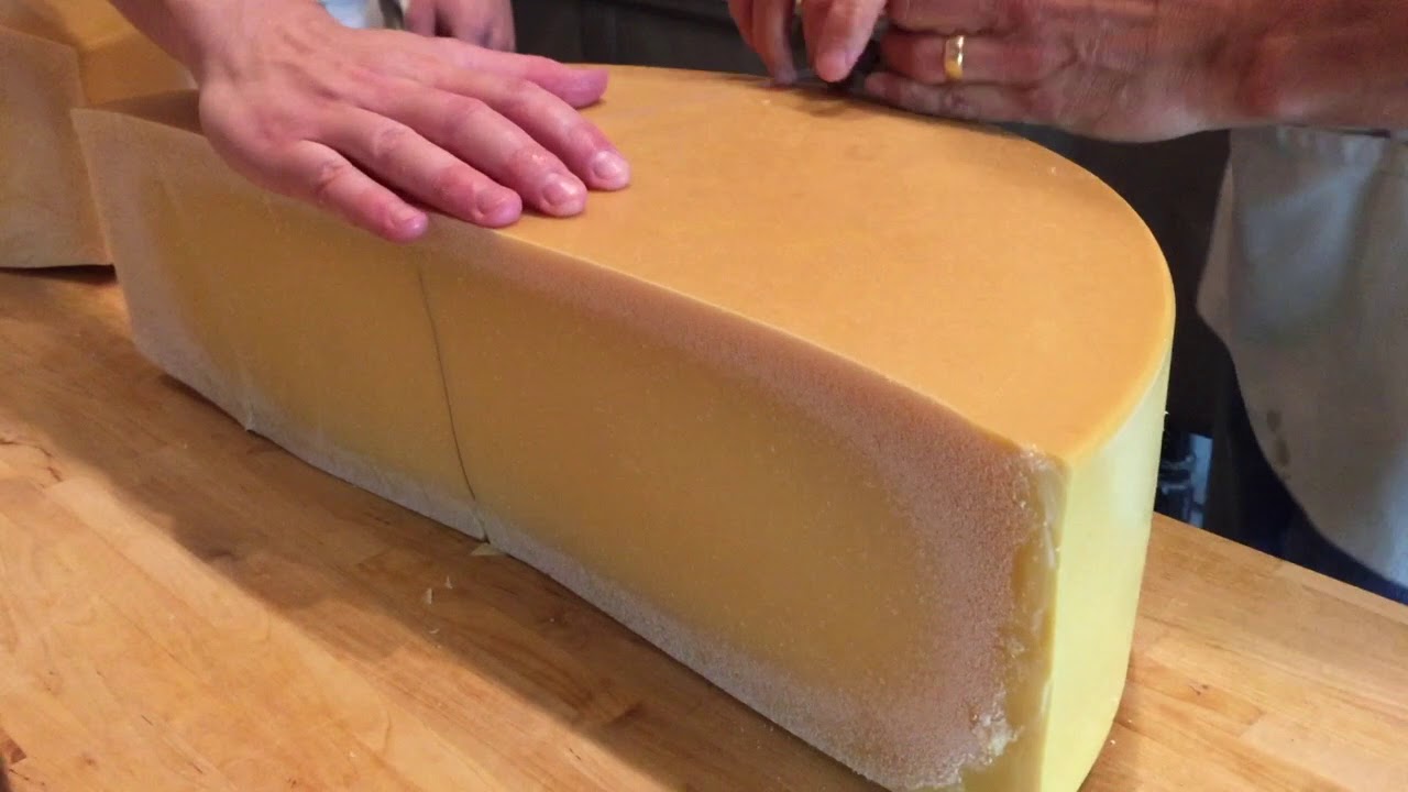 How to Cut Bleiki Sbrinz