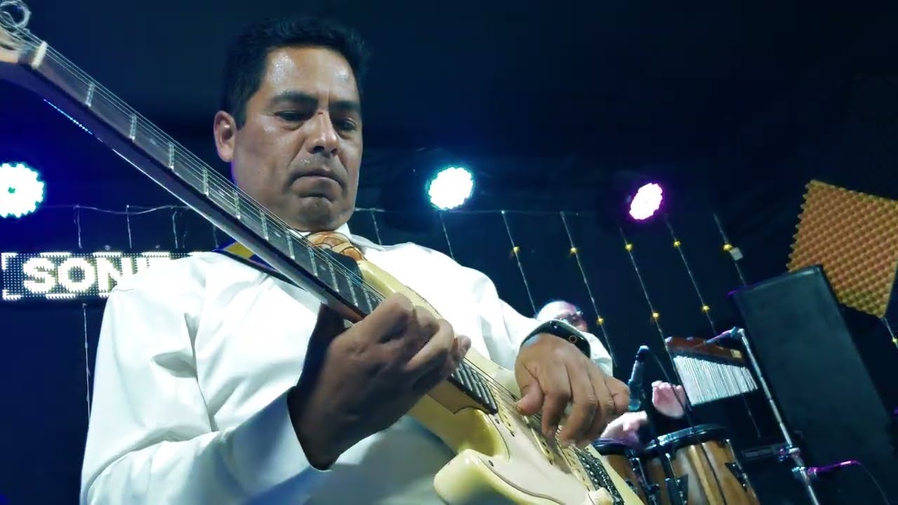 Manzanita y Su Conjunto - La Leyenda Continúa  