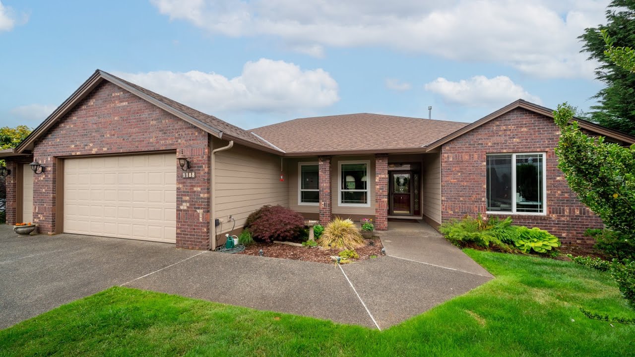 1188 E Caples C // La Center, WA