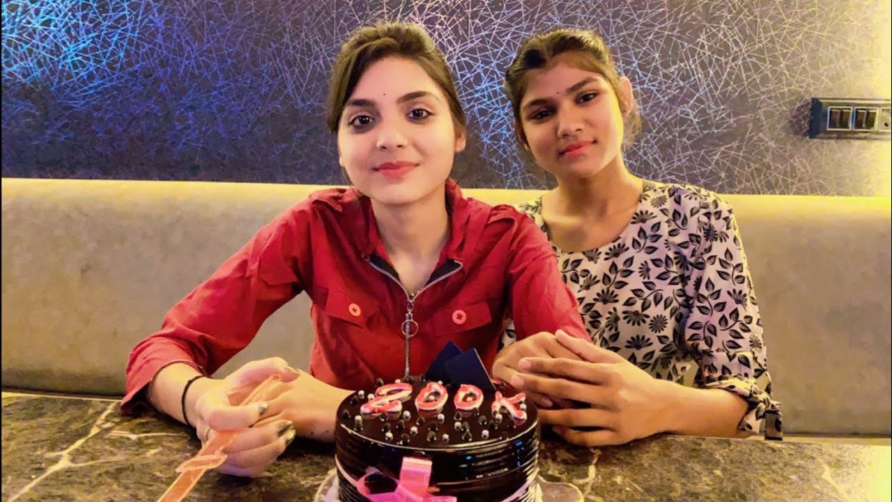 2 Lakhs Subscribers Celebrate Party❤😍 || 200k Subscribers On YouTube #vlogs #tanyamishra