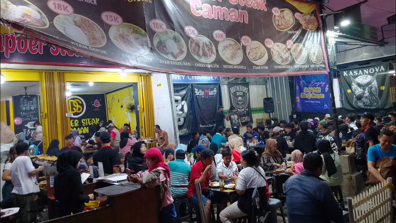Dapoer Steak Caman Kebanjiran Pengunjung Bukber di Malam Minggu Ramadan