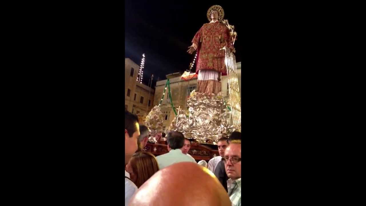 Taqbil quddiem il-vara ta San Lawrenz-10 t'Awwissu 2013