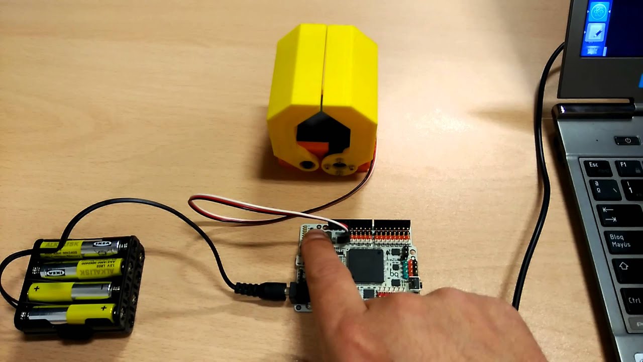 Icezum Alhambra: Testing a servo