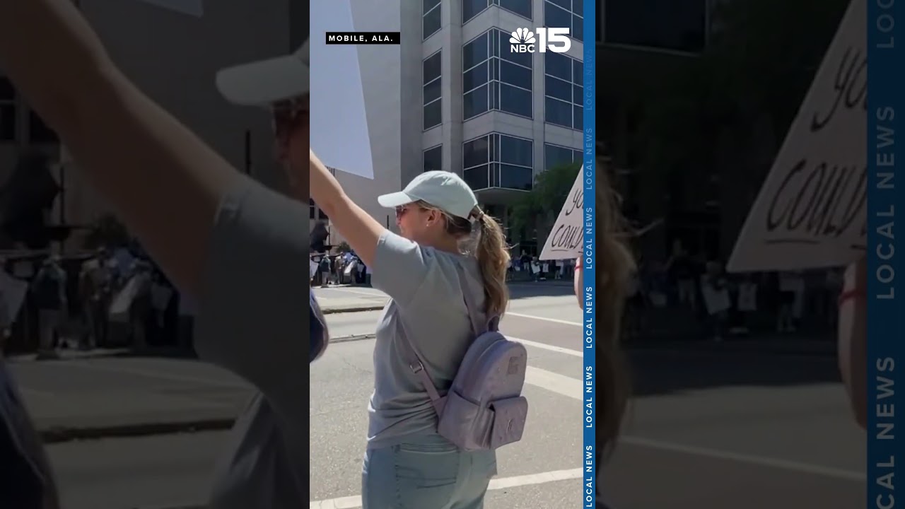 Сотни людей протестуют против администрации Трампа на очередной акции 