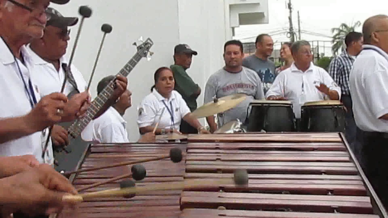 Marimba USULA Municipal, con el Tema : Popurrí de boleros. Filmación : Luis Eberhardt