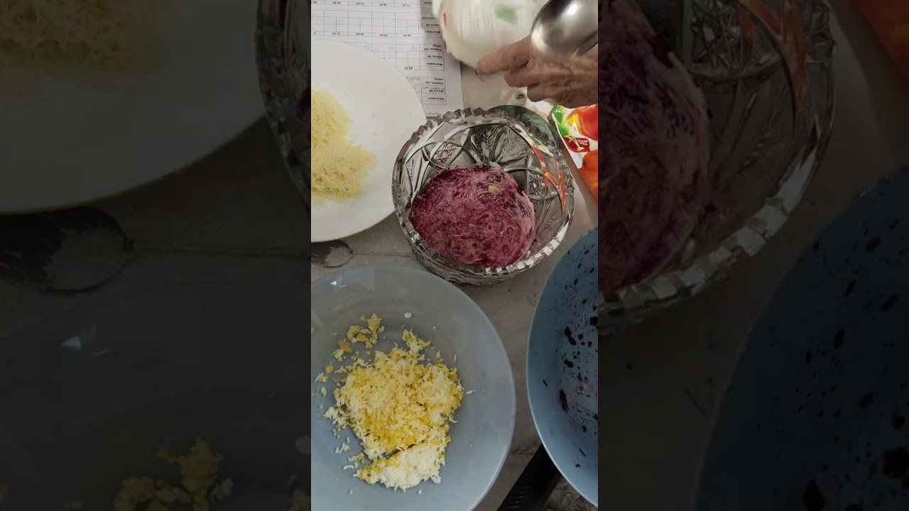 ✨СЕКРЕТНЫЙ РЕЦЕПТ! Этот слоёный салат из свеклы съедается за 5 минут. Никогда так не готовила!