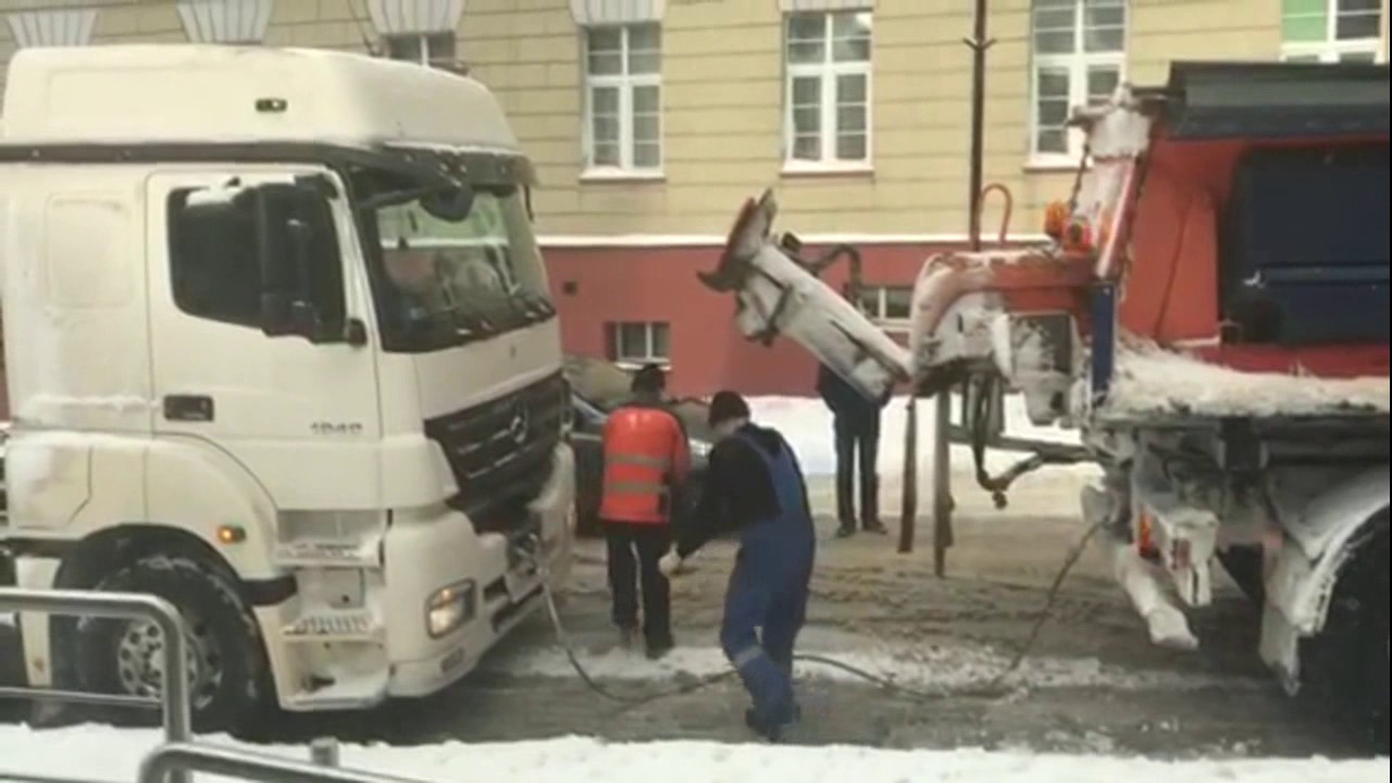 Kartuzy. Atak zimy. Ciężarówki blokują trasy, korki na drogach