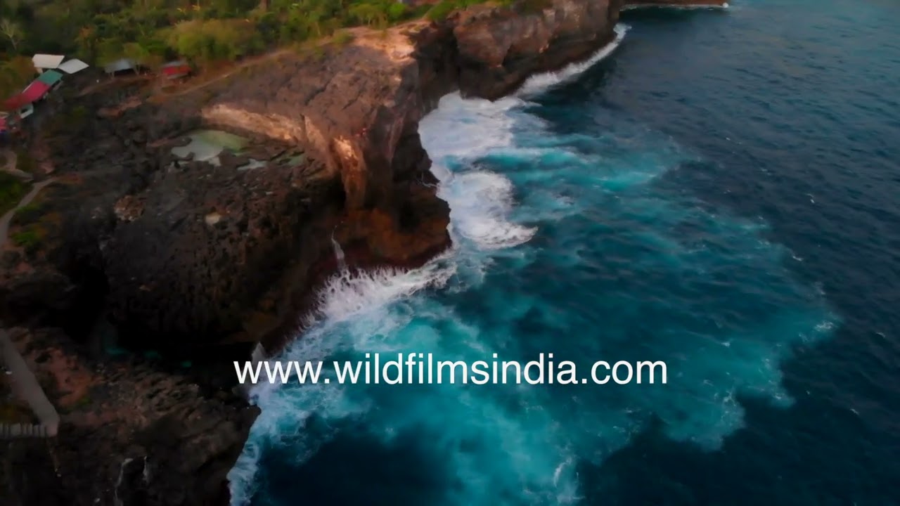 Watch Angel's Billabong in Nusa Penida, Bali from above: The scene's beauty