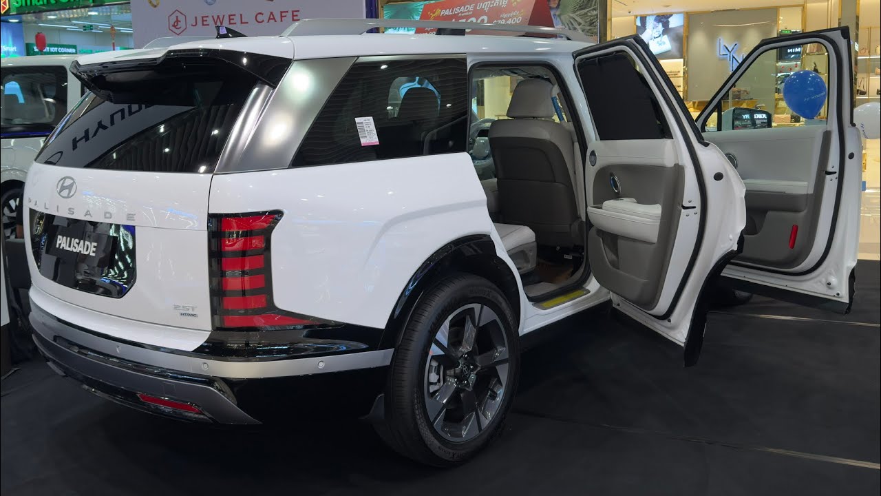 2025 Hyundai Palisade Hybrid Luxury SUV - interior and exterior 