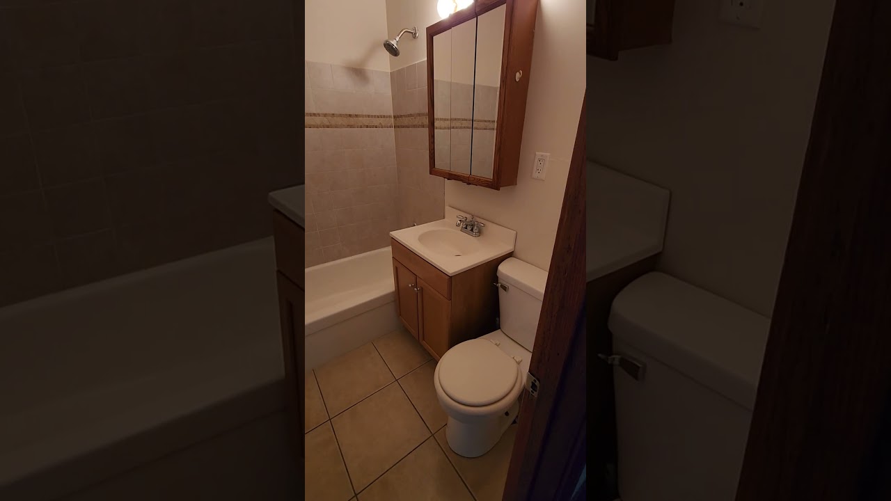 Spacious 2 bedroom 1 bathroom Duplex (7334 Jackson)
